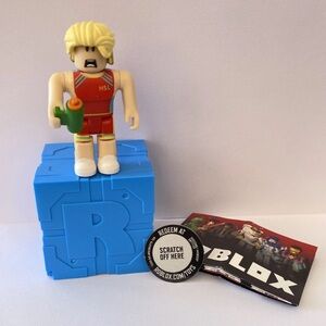 Roblox Series 9 HIGH SCHOOL LIFE: SPRINTER BOY Figure w/ SPRINTER GYM BAG Code